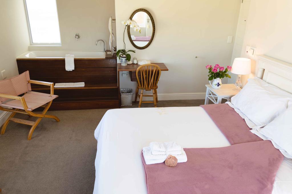 138 Marine Beachfront Guesthouse Hermanus Szoba fotó
